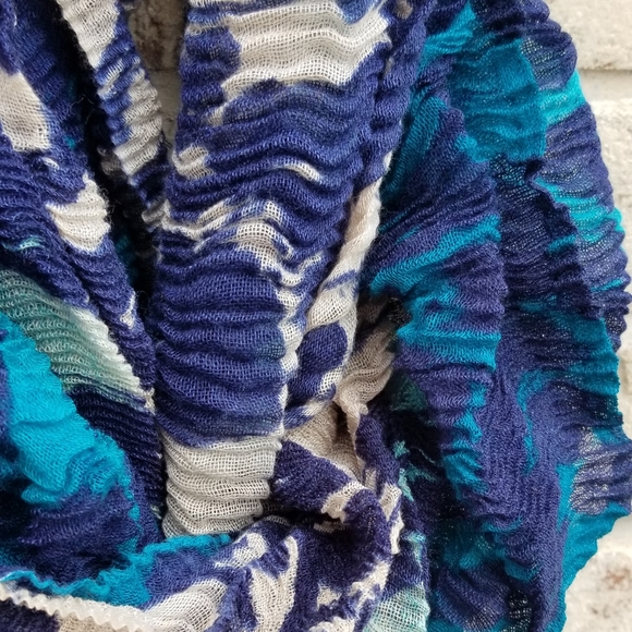 Abstract Infinity Scarf - Picture 2 of 3